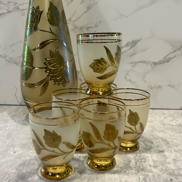Dining Mcm Vintage Gold Decanter Set W 6 Shot Glasses Gold Rim Flower